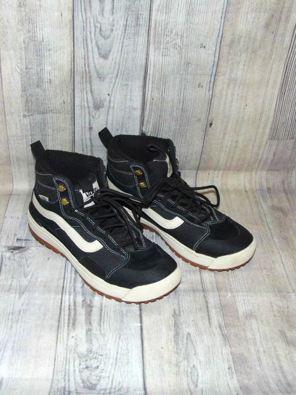 VANS UltraRange Exo High MTE Black Gum Sneakers Womens Size 8.5